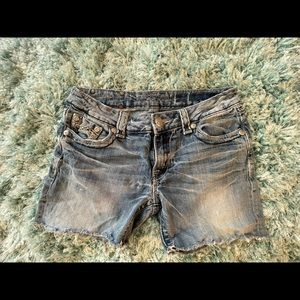 Miss Me jean shorts size 28